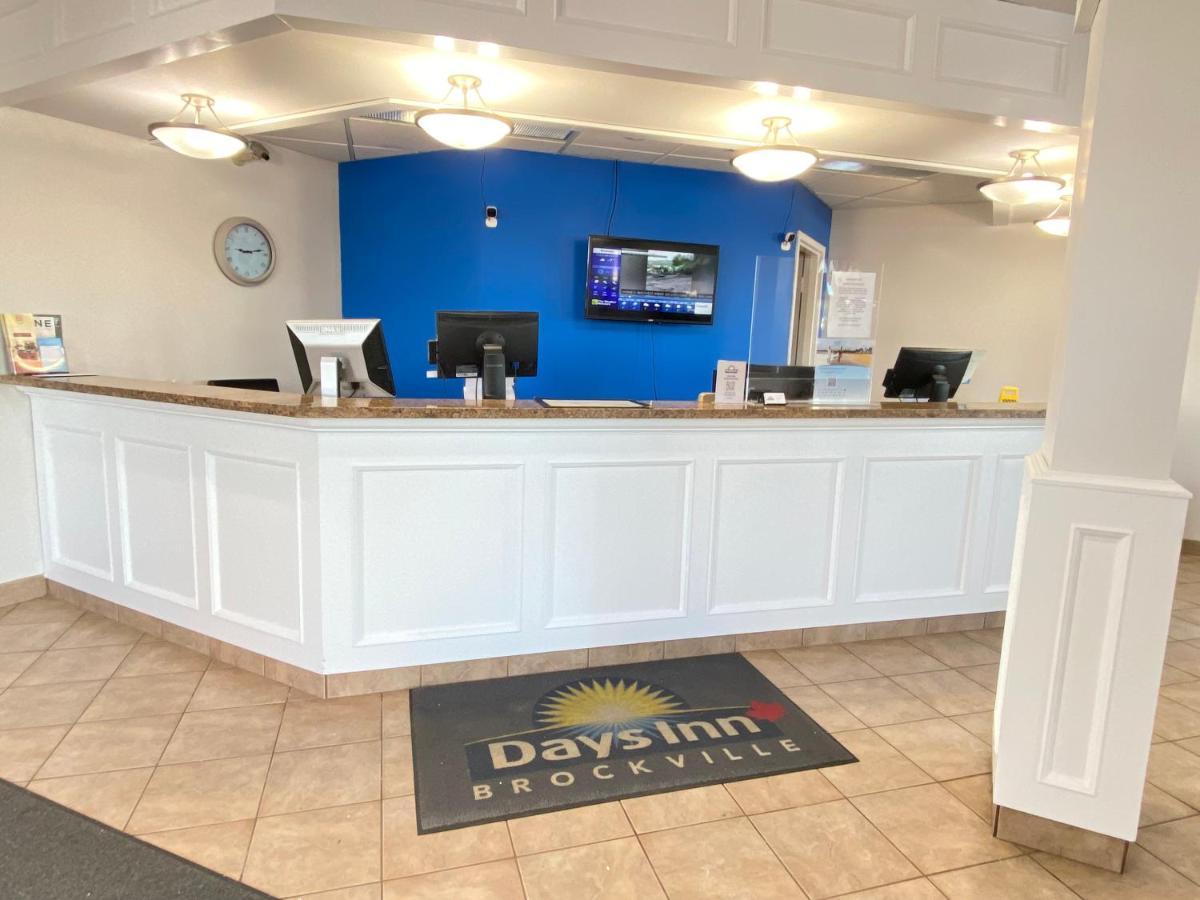Days Inn By Wyndham Brockville Bagian luar foto