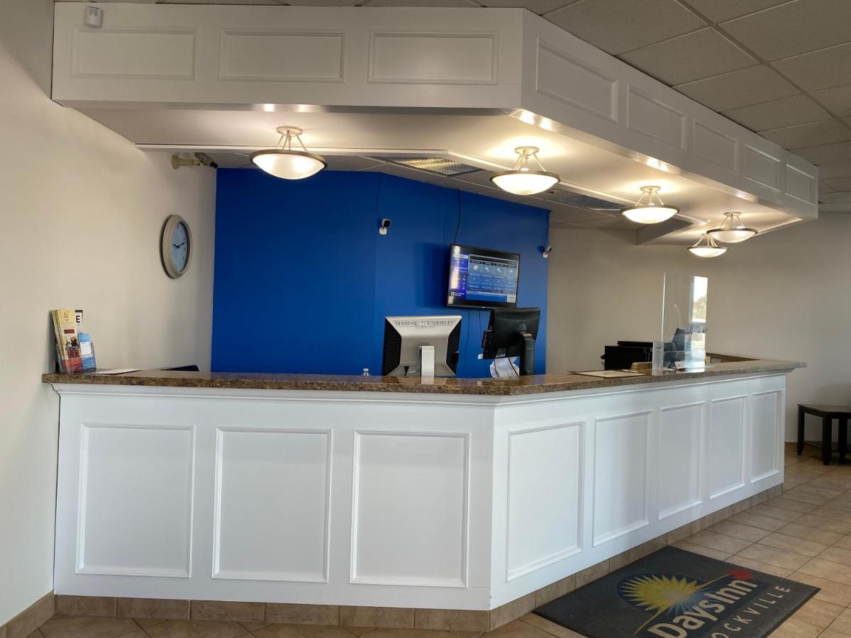 Days Inn By Wyndham Brockville Bagian luar foto
